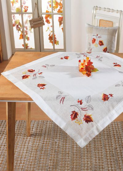 Broderad bords- och rumsdekoration 