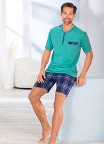 Shorty med knappsl&aring; och patchad br&ouml;stficka 