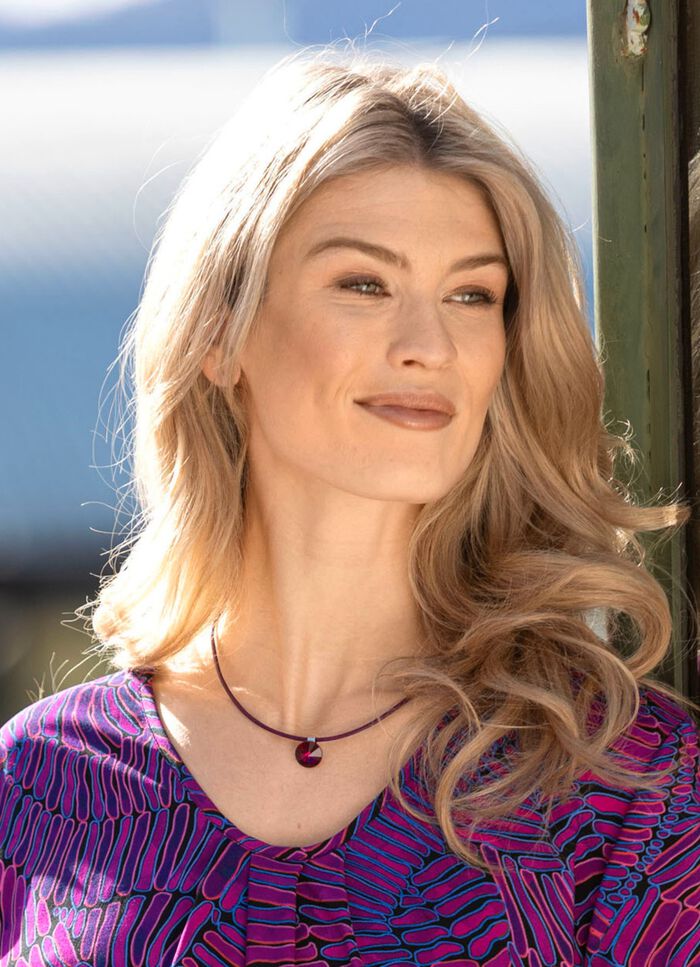 Halsband med kristallsten 