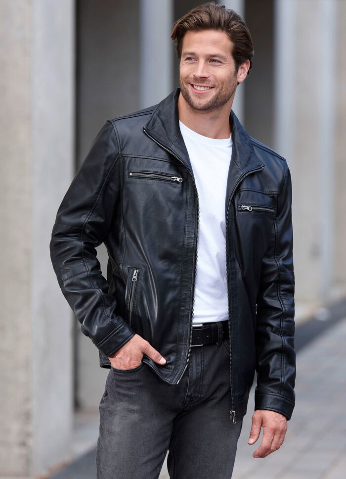 Kort skinnjacka med innerfickor 