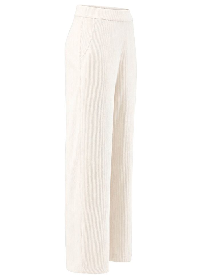 Cordbyxor med moderiktigt vida ben 