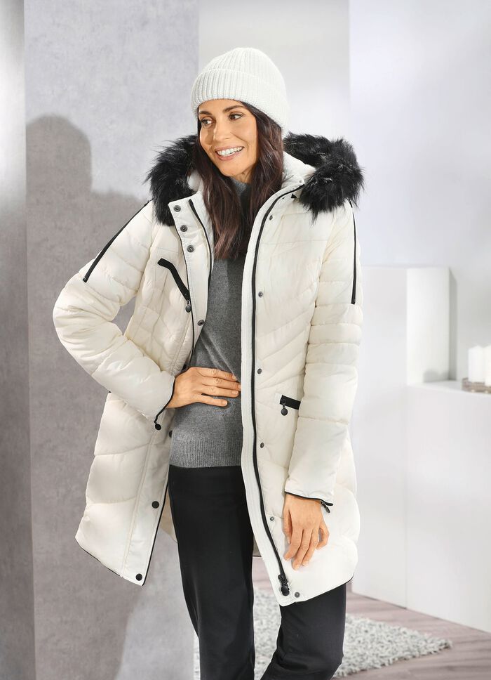 Kort kappa med fuskp&auml;lsfoder i luvan 