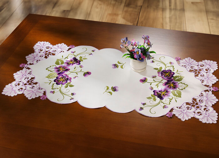 Bords- och rumsdekoration med blommor i spetslook MOUSSERANDE VIN