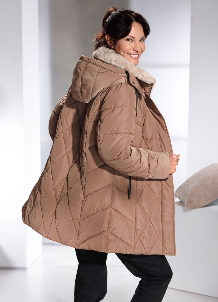 Jacka med fuskp&auml;lskant p&aring; kragen 