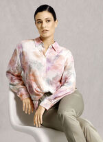 Skjortblus med snygg all-over design 