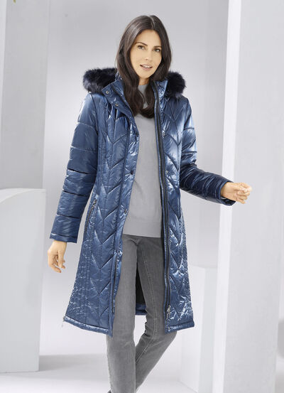 Kappa med figursmickrande längsgående quiltning  Kappa med figursmickrande längsgående quiltning