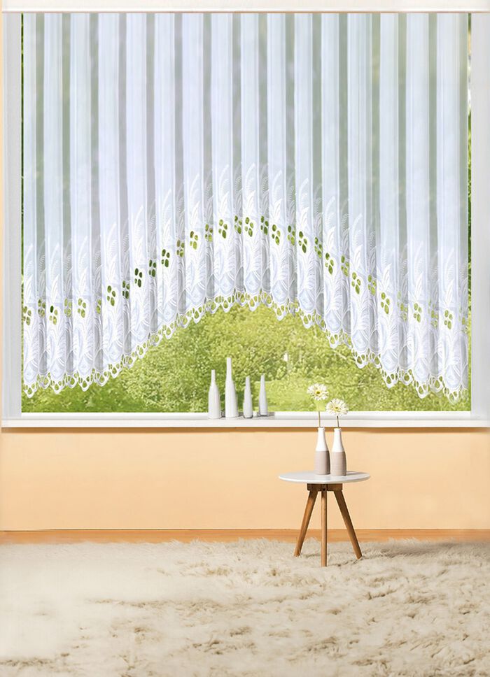 C-formad spetsgardin med h&ouml;gkvalitativt Plauener-broderi 