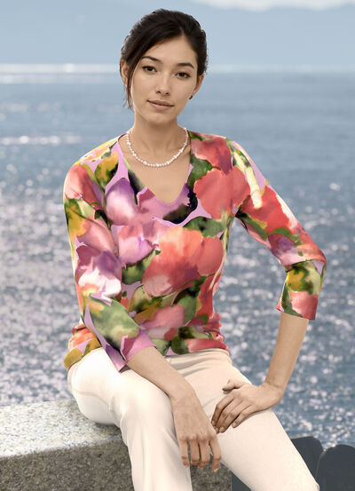 Tröja i blommig finstickning 