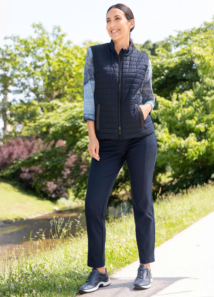 Quiltad v&auml;st med l&auml;tt vaddering 