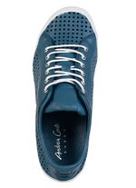 Andrea Conti sn&ouml;rsko tillverkad av perforerad kohudsnappaskinn BLAU