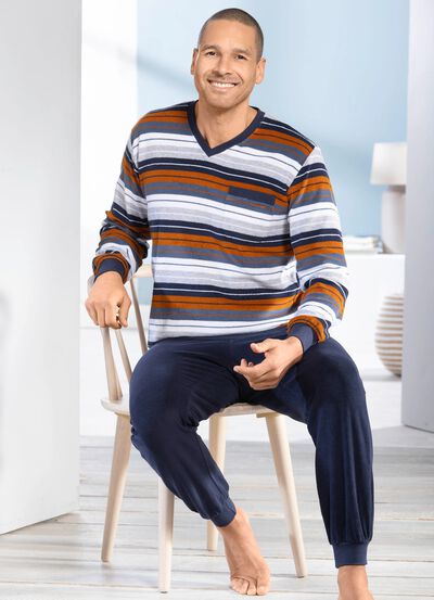 Stretchig frott&eacute;pyjamas med V-ringning och muddar 