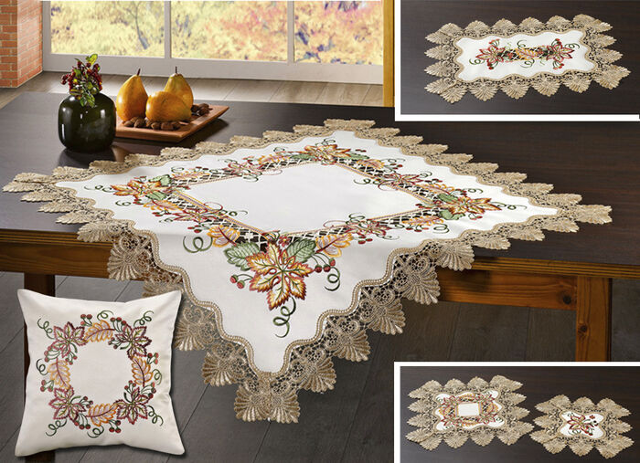 Genomarbetade tillbehör med rika blad- och rankor dekorationer 