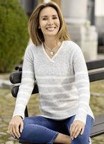 Tröja i fluffig kvalitet GRÅSPRÄCKLIG-VIT