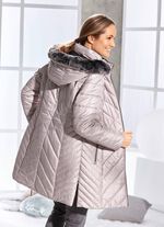 Kort kappa med avtagbar fuskp&auml;lskant 