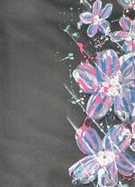 Byxor med ett snyggt blomm&ouml;nster 