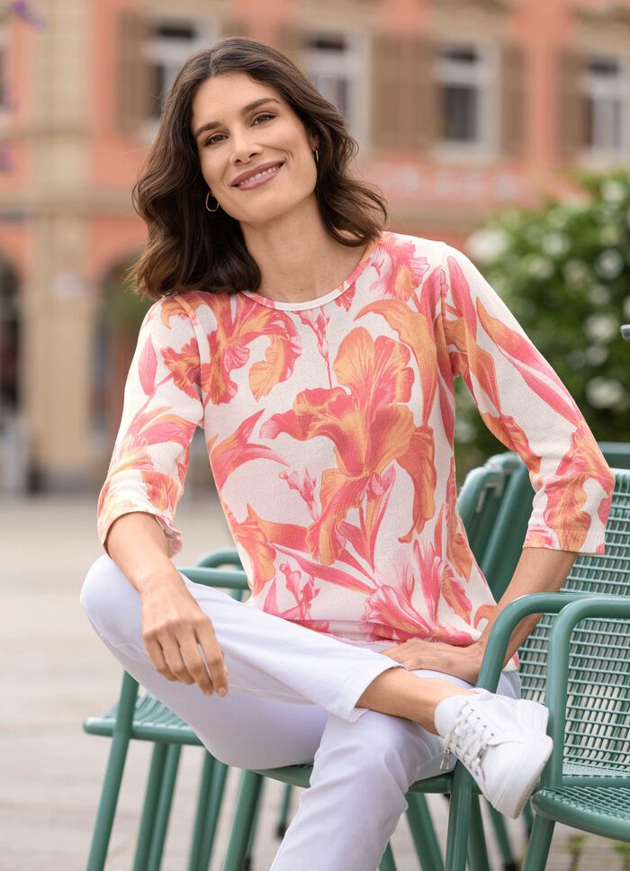 Tr&ouml;ja i blommig finstickning 