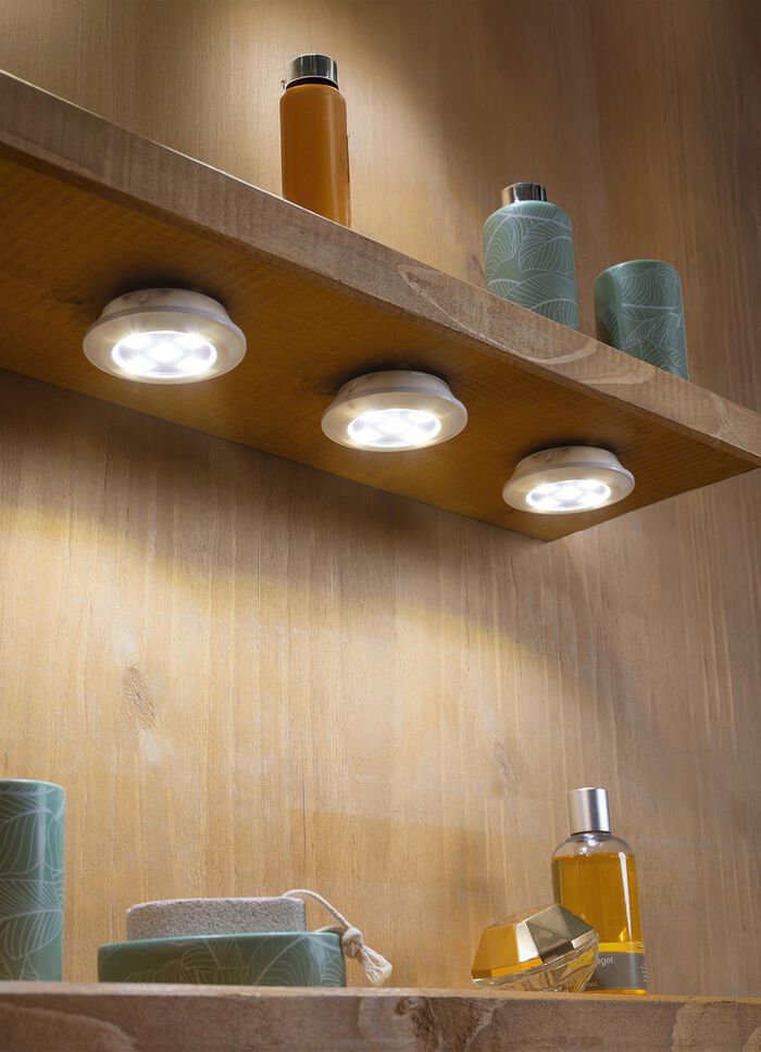 Universellt anv&auml;ndbar LED-lampsats 