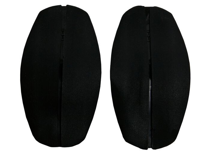 3 par axelremskydd som f&ouml;rhindrar att axelremmarna sk&auml;r in i axlarna 