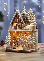 Upplyst vinterskogsscen 