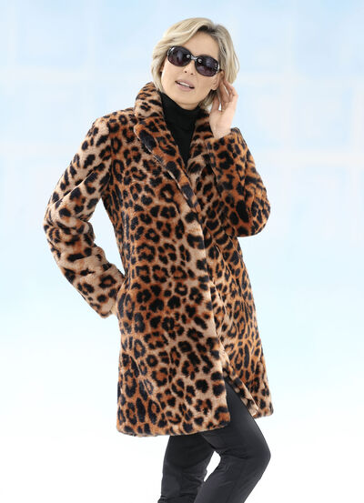 Kort kappa i mysig fuskpäls  Kort kappa i mysig fuskpäls