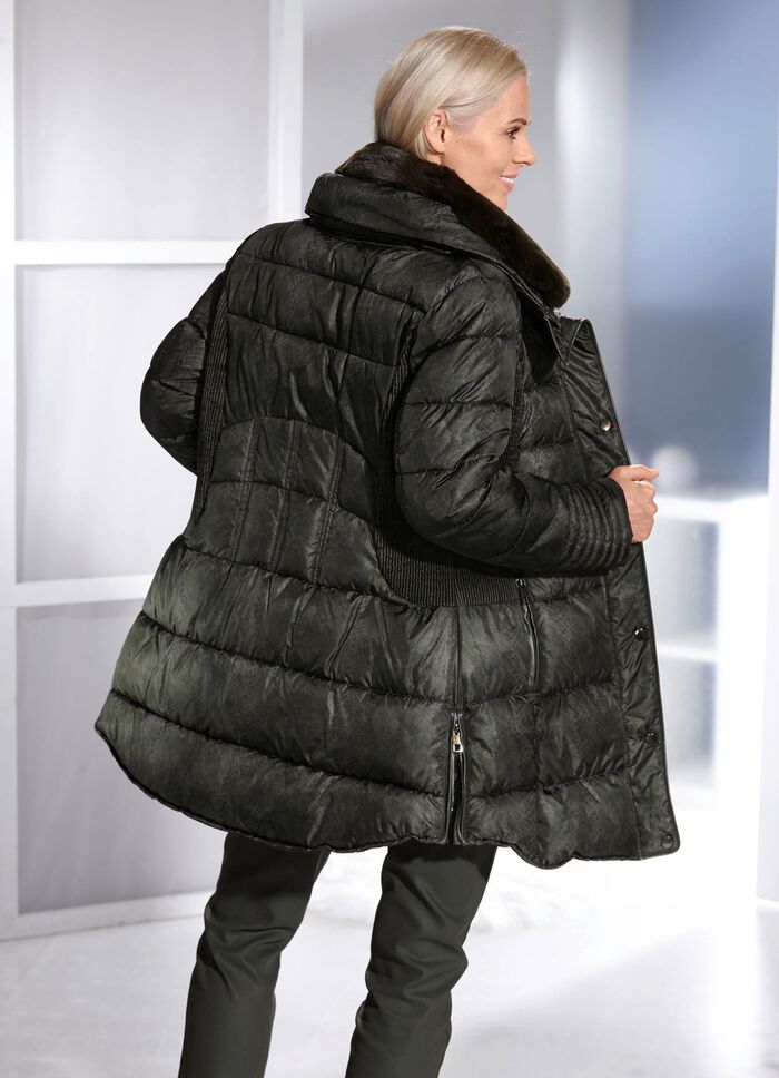 Jacka med reptilm&ouml;nster 