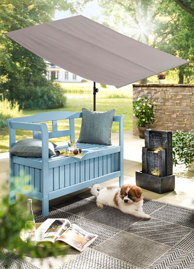 Praktisk br&ouml;stb&auml;nk i furu med stort f&ouml;rvaringsfack 