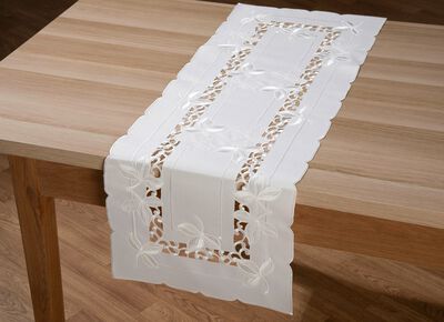 Bord- och rumsdekoration med utarbetade broderier 