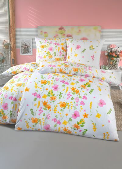 Vackert s&auml;ngkl&auml;der set fr&aring;n "Kaeppel" 