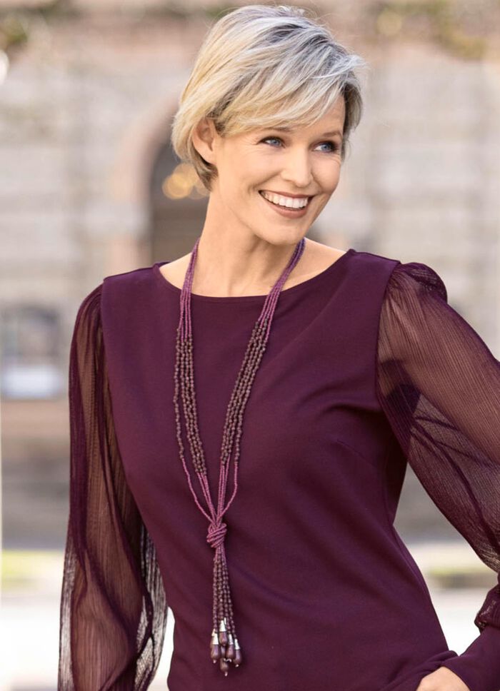 Handgjort halsband med flera rader och knut 