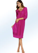 F&ouml;rpackning med tv&aring; blommiga spetsiga nattlinnen 