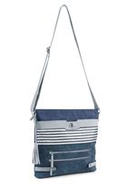 V&auml;ska med delvis glittrande fl&auml;tade detaljer 