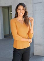 T-shirt med V-ringning i 10 f&auml;rger 