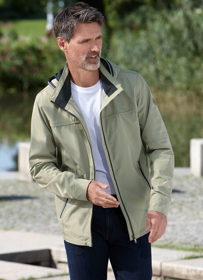 Funktionell kort jacka med avtagbar huva 