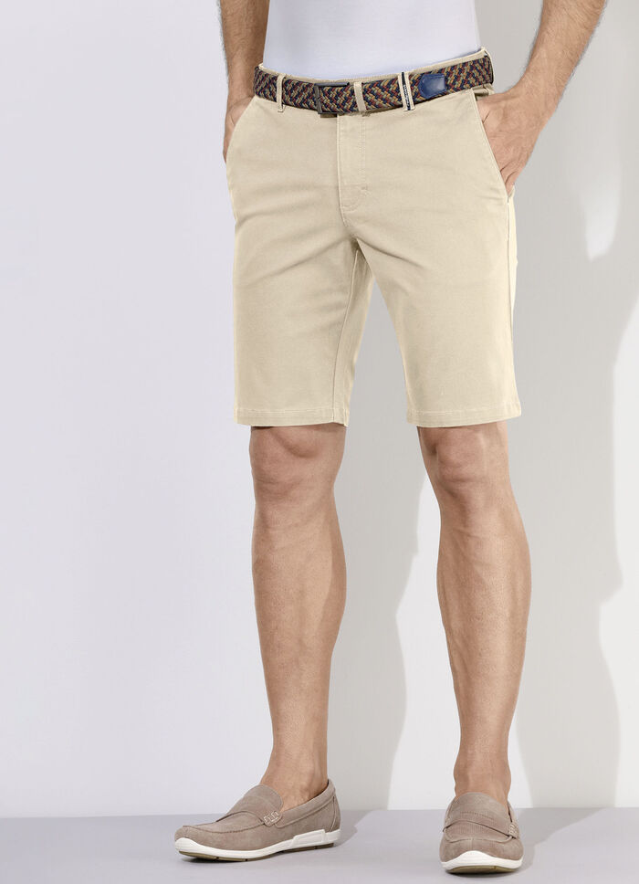 Avslappnade &quot;Redpoint&quot; bermudas med tygbälte i 3 färger HELLBEIGE