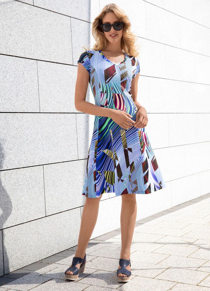 Kl&auml;nning i sv&auml;ngig dra-p&aring;-modell 