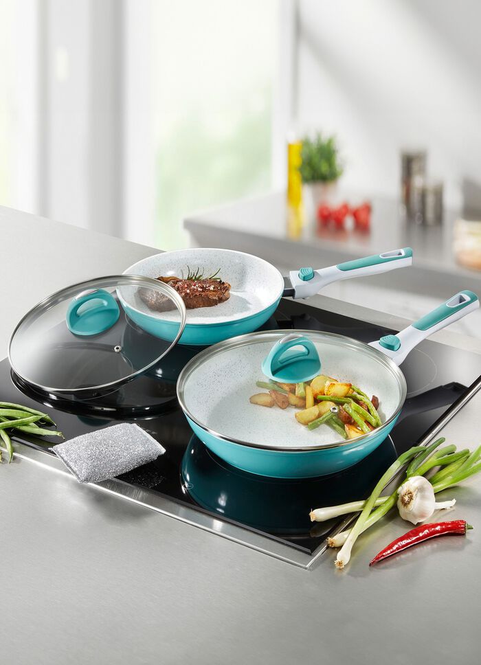 Stekpannset med avtagbara silikonhandtag 