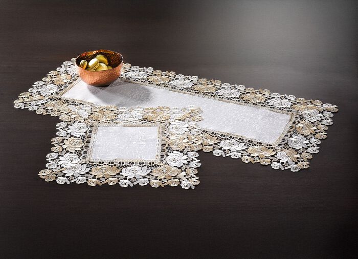 Duk med spetsliknande kant KR&Auml;M