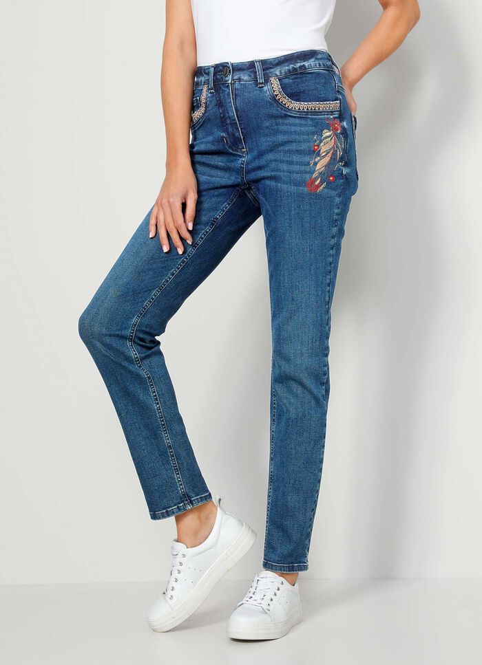 Jeans med vackra broderier i etnostil 