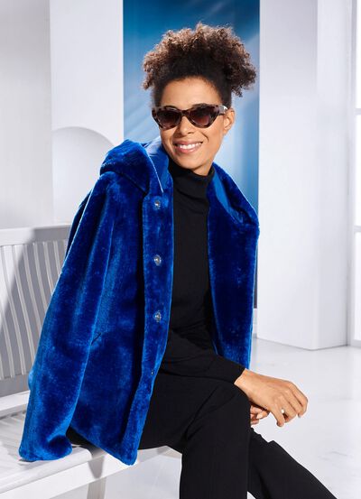 Jacka tillverkad av mysig fuskp&auml;ls 