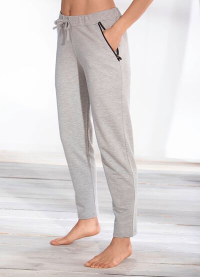 Byxor med bekv&auml;mt elastiskt midjeband 