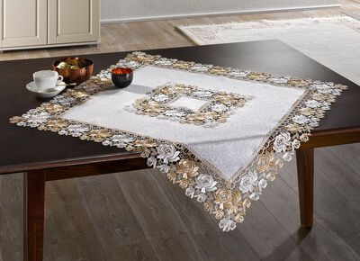 Duk med spetsliknande kant 