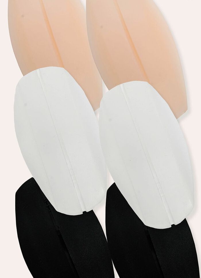 3 par axelremskydd som f&ouml;rhindrar att axelremmarna sk&auml;r in i axlarna 