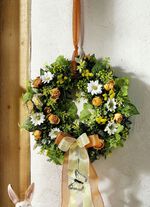 V&auml;ggkrans med fj&auml;ril 