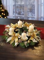 Adventskrans gjord av konst och textilmaterial 