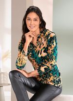 Polotr&ouml;ja med dekorativa knappar i V-ringningen 