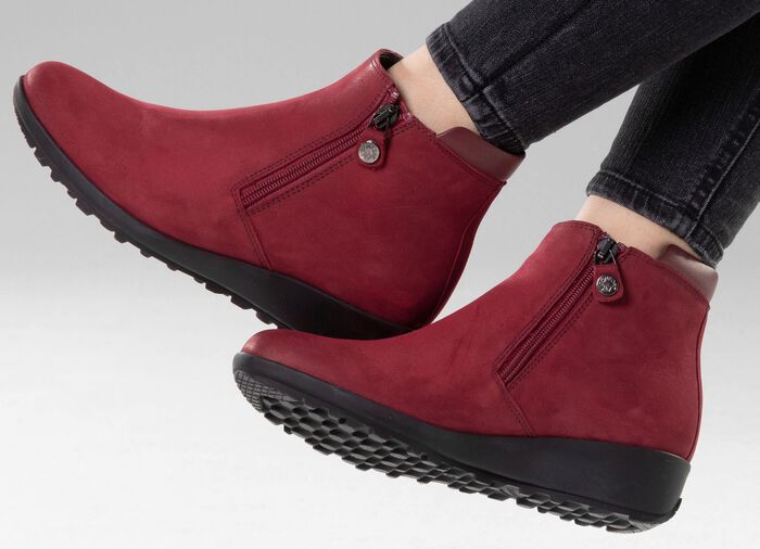 ELENA EDEN st&ouml;vlar med nappal&auml;derkant RUBINR&Ouml;D