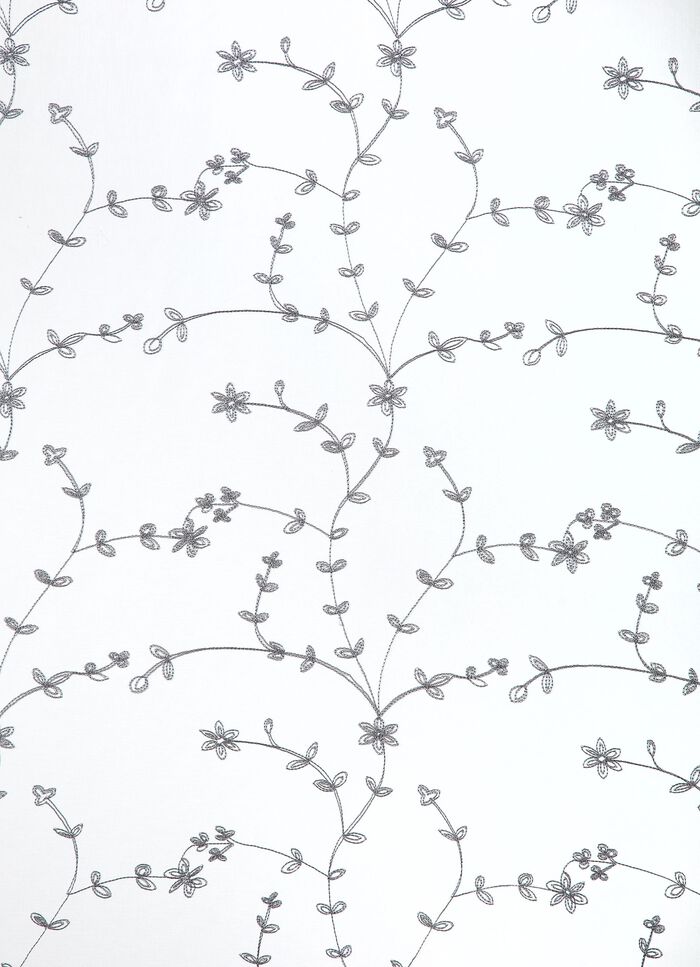 Broderad &ouml;verkant 