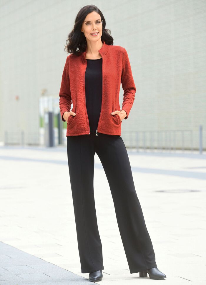 Byxor i moderiktig vidd 