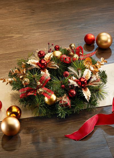 Genomt&auml;nkt designad bordskrans 