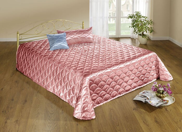 Elegant, glänsande överkast och örngott med quiltning i skallook, 